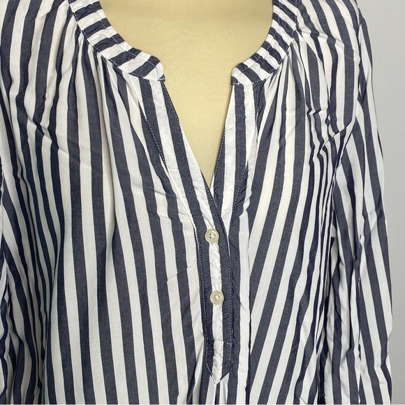 Old Navy Grey and White Quarter Button Down Notch Collar Blouse - Picture 2 of 6
